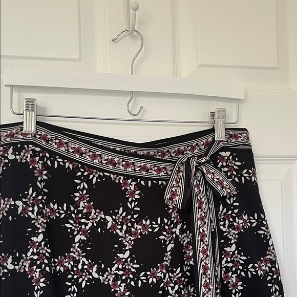 Floral Black Skirt - Picture 2 of 9